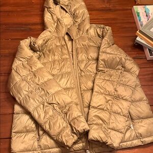 Athleta Green Aire Puffer Jacket